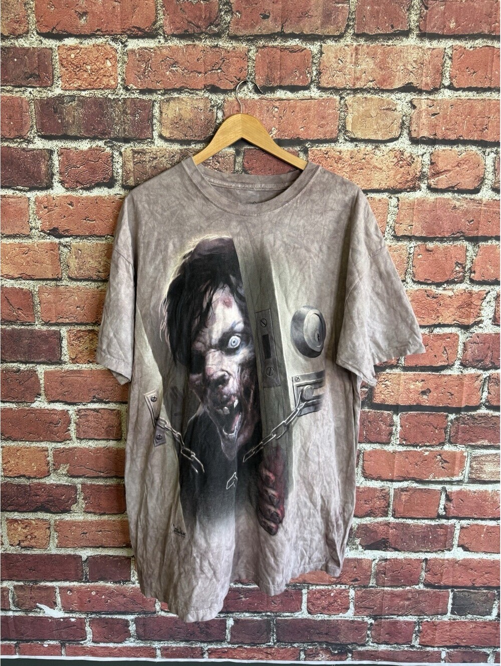 The Mountain Men's T-shirt Gray Zombie Breakthrough Size 2XL Halloween
